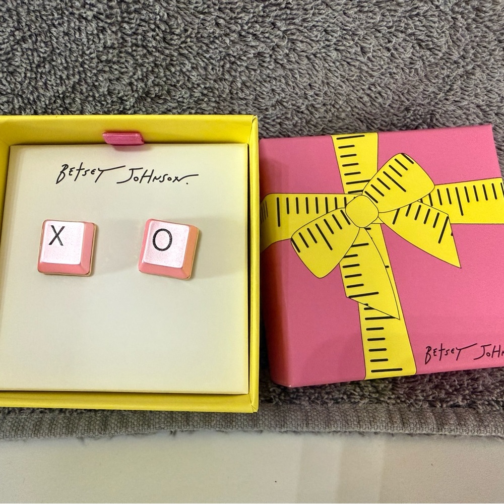 ⌨️Betsey Johnson Pink and White Comouter XO Square Stud Earrings